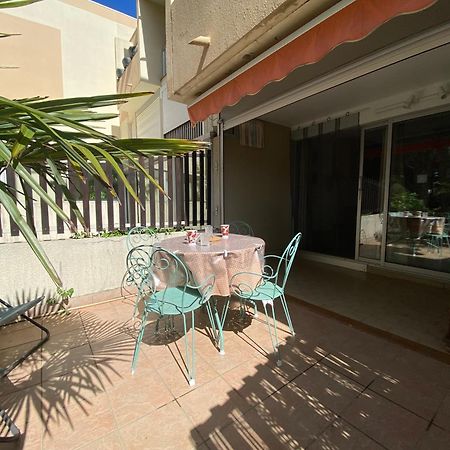 Studio 4 couchages avec grande terrasse en rez-de-jardin à deux pas des plages Le Grau-du-Roi Exterior foto