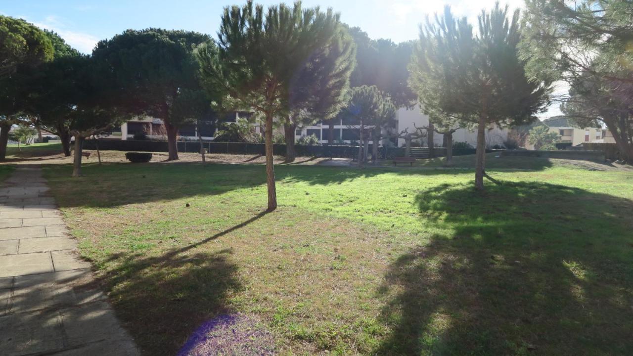 Studio 4 couchages avec grande terrasse en rez-de-jardin à deux pas des plages Le Grau-du-Roi Exterior foto