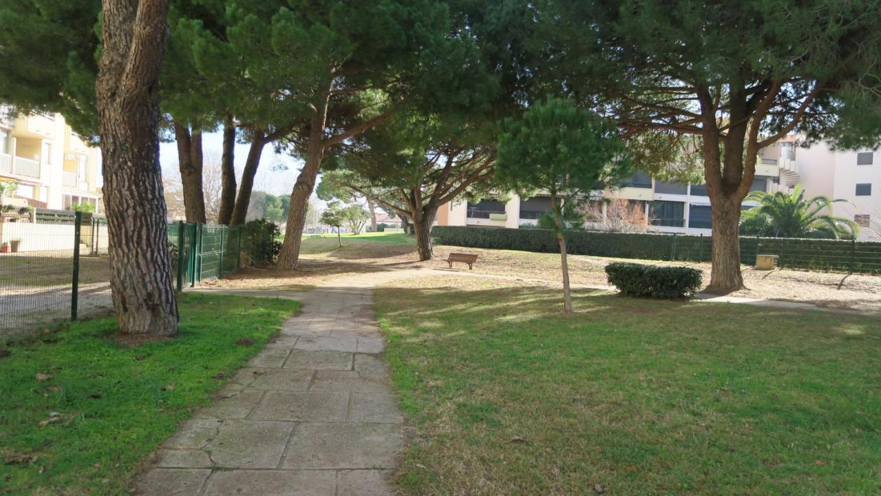 Studio 4 couchages avec grande terrasse en rez-de-jardin à deux pas des plages Le Grau-du-Roi Exterior foto