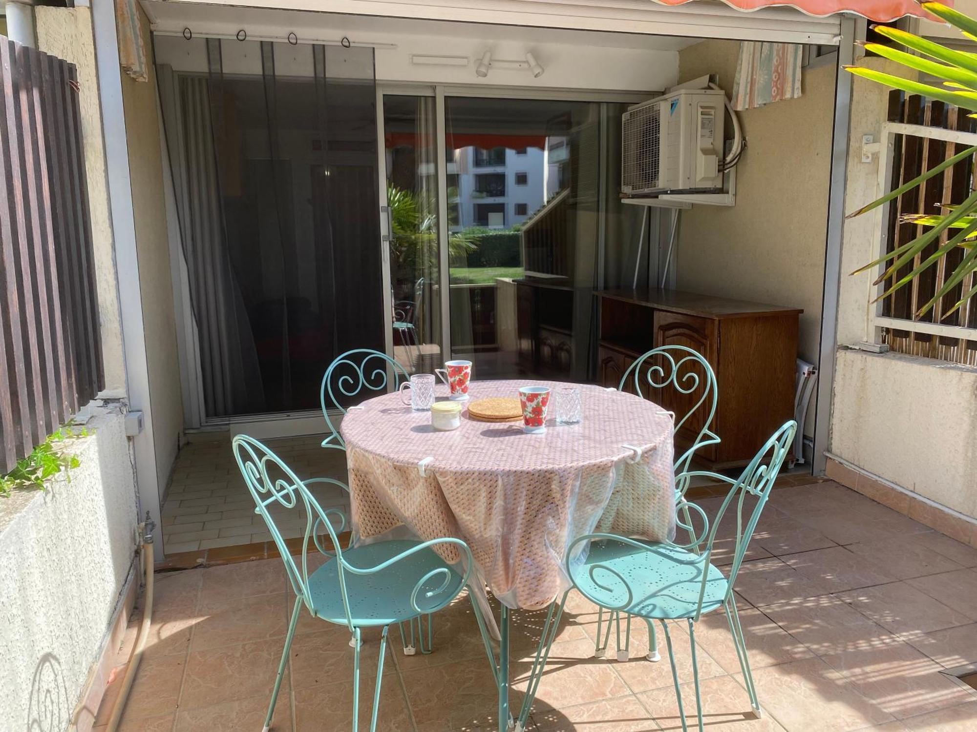 Studio 4 couchages avec grande terrasse en rez-de-jardin à deux pas des plages Le Grau-du-Roi Exterior foto