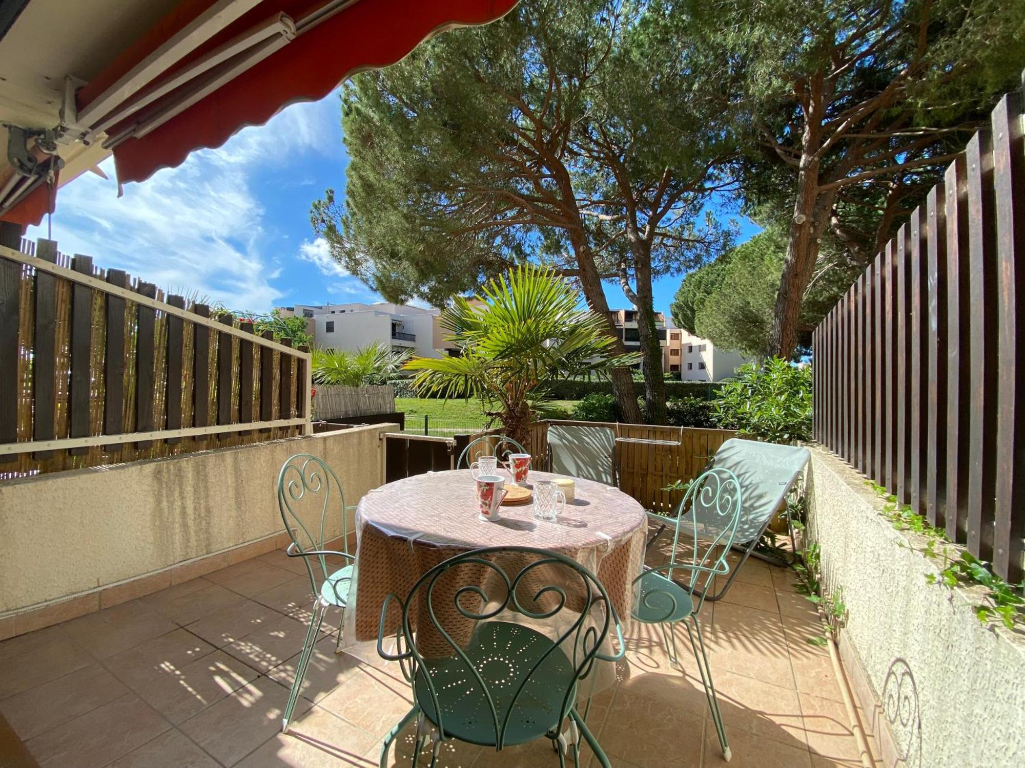 Studio 4 couchages avec grande terrasse en rez-de-jardin à deux pas des plages Le Grau-du-Roi Exterior foto
