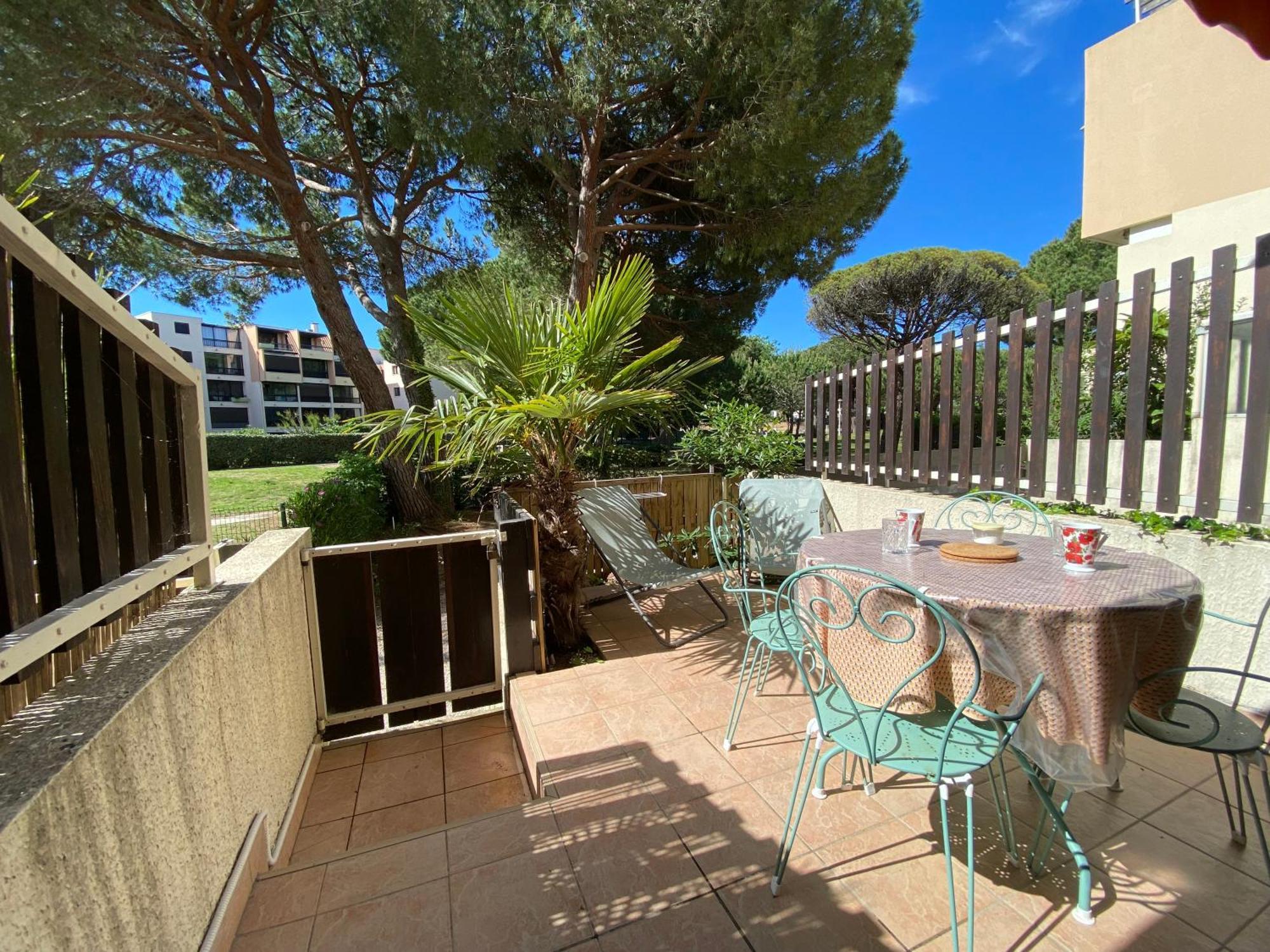 Studio 4 couchages avec grande terrasse en rez-de-jardin à deux pas des plages Le Grau-du-Roi Exterior foto